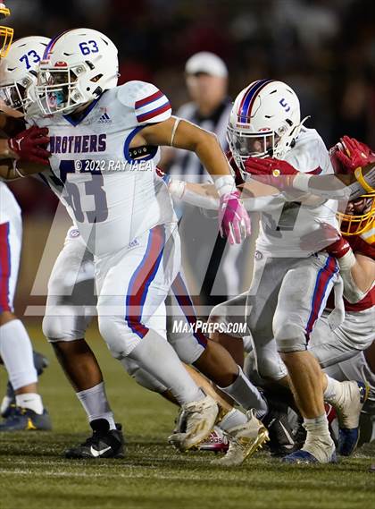 Thumbnail 2 in Christian Brothers vs. Jesuit (Holy Bowl) photogallery.