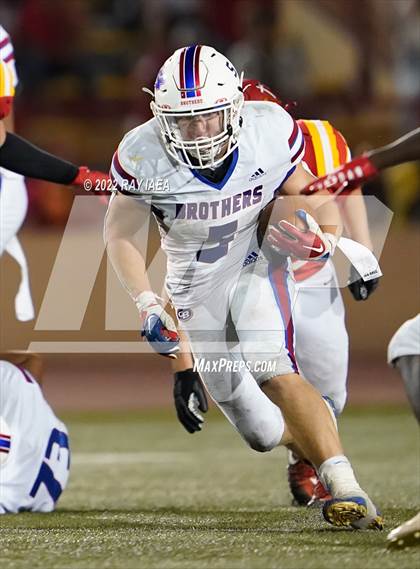 Thumbnail 2 in Christian Brothers vs. Jesuit (Holy Bowl) photogallery.