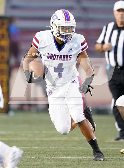 Thumbnail 2 in Christian Brothers vs. Jesuit (Holy Bowl) photogallery.
