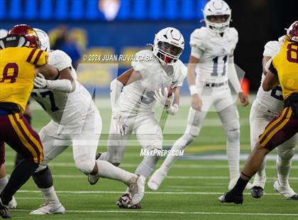 Thumbnail 2 in Roosevelt vs Garfield East (L.A. Classic) photogallery.