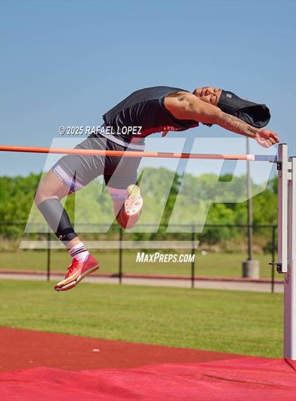 Thumbnail 2 in Lake Houston Conquerors Invitational (High Jump) photogallery.