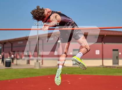 Thumbnail 2 in Lake Houston Conquerors Invitational (High Jump) photogallery.