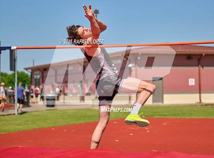 Thumbnail 1 in Lake Houston Conquerors Invitational (High Jump) photogallery.