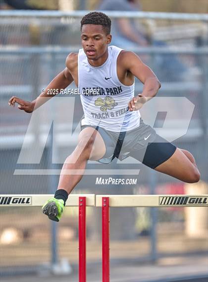 Thumbnail 1 in Spartan Relays (300M Hurdles) photogallery.