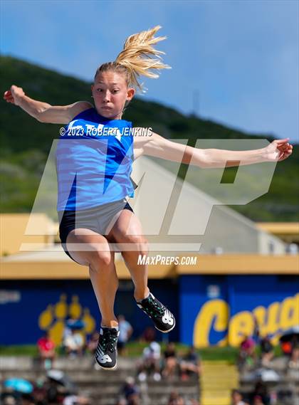 Thumbnail 3 in Kalani Invitational photogallery.