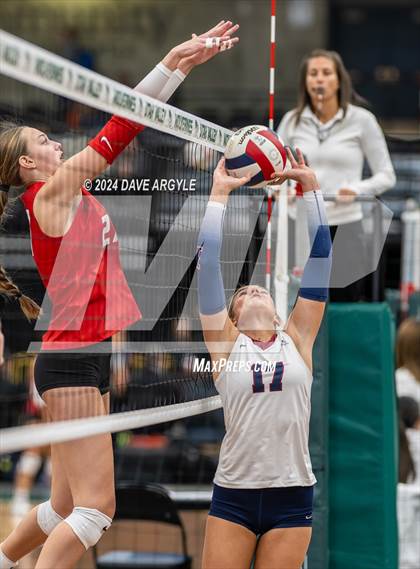 Thumbnail 3 in Mountain Ridge vs. Herriman (UHSAA 6A Second Round) photogallery.