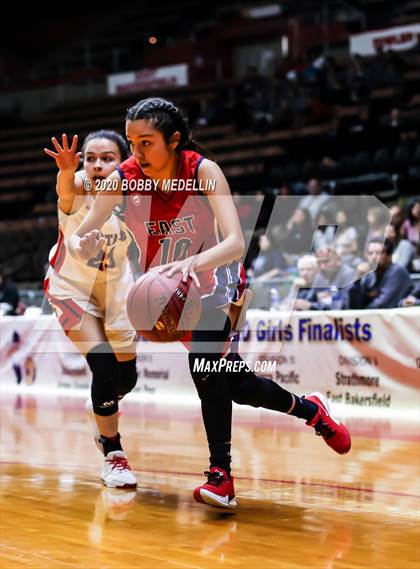 Thumbnail 2 in Strathmore vs. East Bakersfield (CIF D5 Central Section Championship) photogallery.