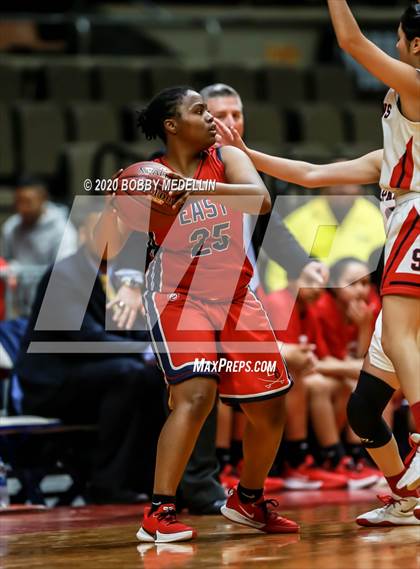 Thumbnail 3 in Strathmore vs. East Bakersfield (CIF D5 Central Section Championship) photogallery.