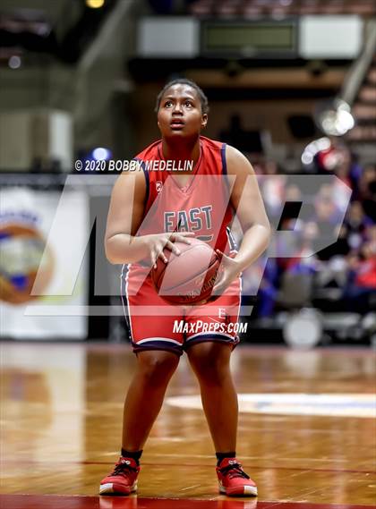 Thumbnail 1 in Strathmore vs. East Bakersfield (CIF D5 Central Section Championship) photogallery.