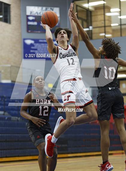 Thumbnail 2 in Horn vs. Lake Travis (In-N-Out Tournament) photogallery.