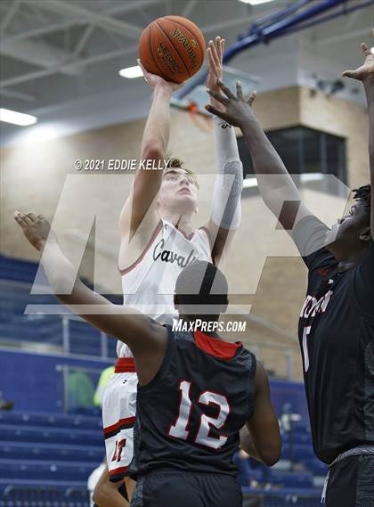 Thumbnail 2 in Horn vs. Lake Travis (In-N-Out Tournament) photogallery.