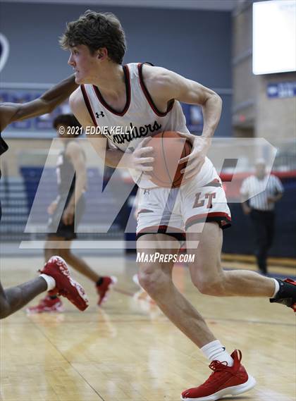 Thumbnail 2 in Horn vs. Lake Travis (In-N-Out Tournament) photogallery.