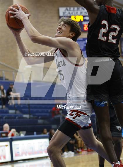 Thumbnail 3 in Horn vs. Lake Travis (In-N-Out Tournament) photogallery.