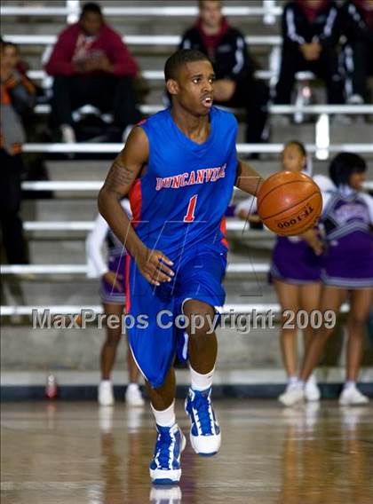 Thumbnail 3 in Lincoln vs Duncanville (Chris Bosh South Dallas Shootout) photogallery.
