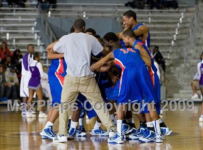 Thumbnail 2 in Lincoln vs Duncanville (Chris Bosh South Dallas Shootout) photogallery.