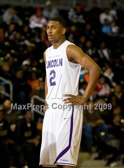 Thumbnail 3 in Lincoln vs Duncanville (Chris Bosh South Dallas Shootout) photogallery.