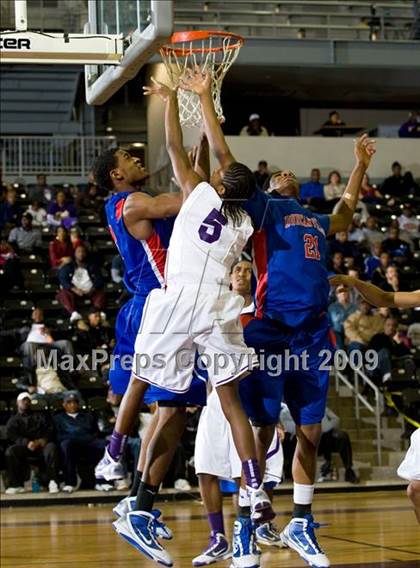 Thumbnail 2 in Lincoln vs Duncanville (Chris Bosh South Dallas Shootout) photogallery.