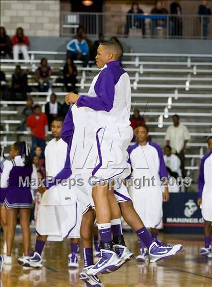 Thumbnail 3 in Lincoln vs Duncanville (Chris Bosh South Dallas Shootout) photogallery.