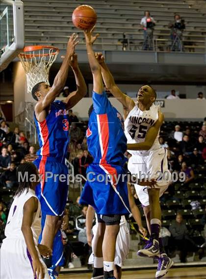 Thumbnail 3 in Lincoln vs Duncanville (Chris Bosh South Dallas Shootout) photogallery.
