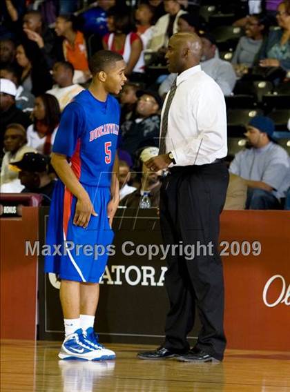 Thumbnail 3 in Lincoln vs Duncanville (Chris Bosh South Dallas Shootout) photogallery.