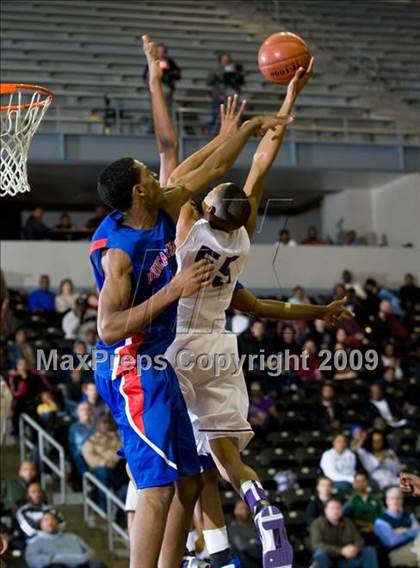 Thumbnail 1 in Lincoln vs Duncanville (Chris Bosh South Dallas Shootout) photogallery.