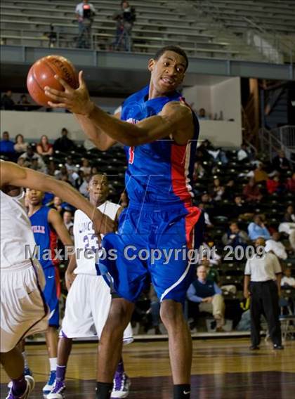 Thumbnail 2 in Lincoln vs Duncanville (Chris Bosh South Dallas Shootout) photogallery.