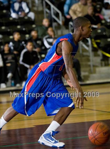 Thumbnail 1 in Lincoln vs Duncanville (Chris Bosh South Dallas Shootout) photogallery.