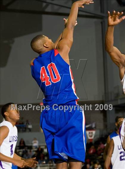 Thumbnail 2 in Lincoln vs Duncanville (Chris Bosh South Dallas Shootout) photogallery.
