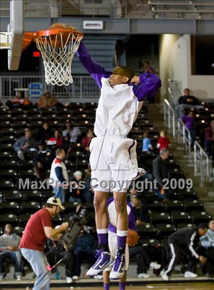 Thumbnail 3 in Lincoln vs Duncanville (Chris Bosh South Dallas Shootout) photogallery.