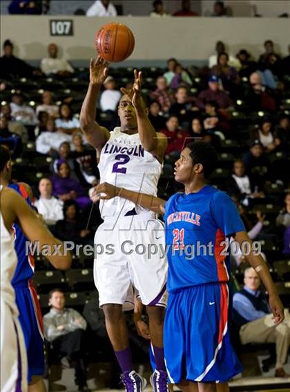 Thumbnail 2 in Lincoln vs Duncanville (Chris Bosh South Dallas Shootout) photogallery.
