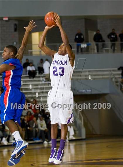 Thumbnail 1 in Lincoln vs Duncanville (Chris Bosh South Dallas Shootout) photogallery.
