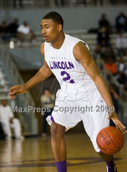 Thumbnail 1 in Lincoln vs Duncanville (Chris Bosh South Dallas Shootout) photogallery.