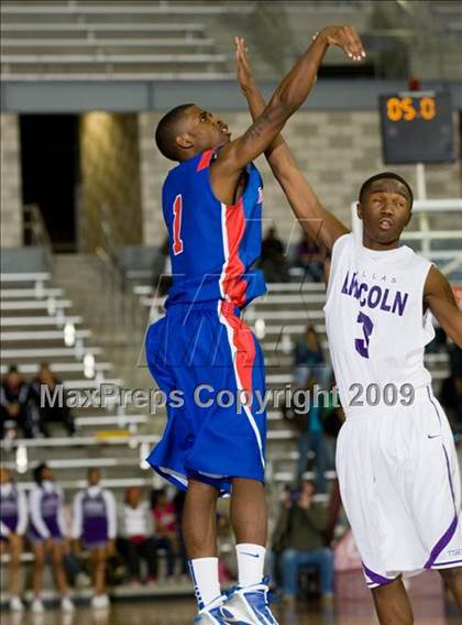 Thumbnail 1 in Lincoln vs Duncanville (Chris Bosh South Dallas Shootout) photogallery.