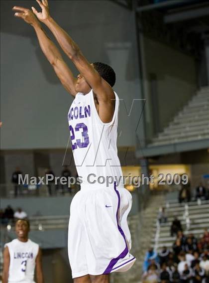Thumbnail 2 in Lincoln vs Duncanville (Chris Bosh South Dallas Shootout) photogallery.