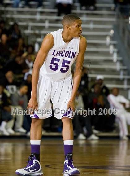 Thumbnail 2 in Lincoln vs Duncanville (Chris Bosh South Dallas Shootout) photogallery.