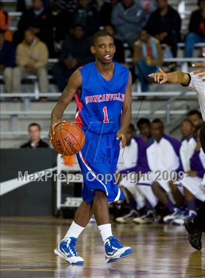 Thumbnail 1 in Lincoln vs Duncanville (Chris Bosh South Dallas Shootout) photogallery.