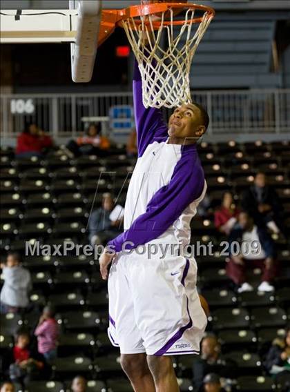 Thumbnail 1 in Lincoln vs Duncanville (Chris Bosh South Dallas Shootout) photogallery.