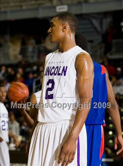 Thumbnail 3 in Lincoln vs Duncanville (Chris Bosh South Dallas Shootout) photogallery.