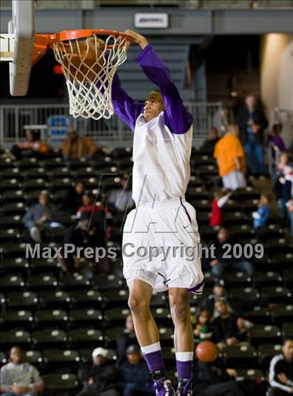 Thumbnail 3 in Lincoln vs Duncanville (Chris Bosh South Dallas Shootout) photogallery.