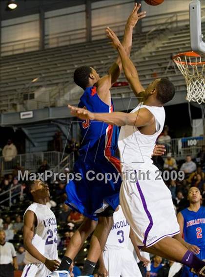 Thumbnail 1 in Lincoln vs Duncanville (Chris Bosh South Dallas Shootout) photogallery.