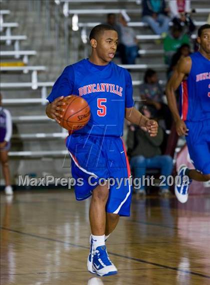 Thumbnail 3 in Lincoln vs Duncanville (Chris Bosh South Dallas Shootout) photogallery.