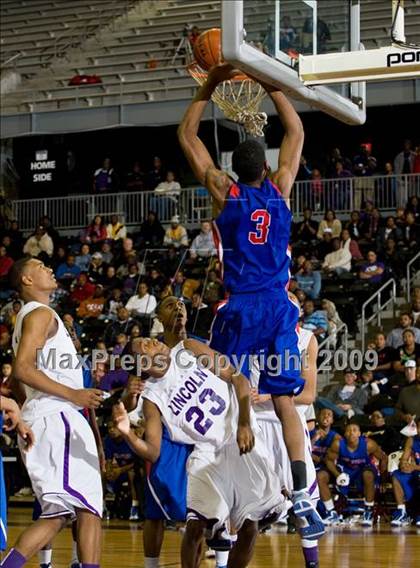 Thumbnail 2 in Lincoln vs Duncanville (Chris Bosh South Dallas Shootout) photogallery.