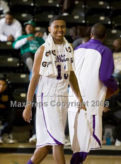 Thumbnail 3 in Lincoln vs Duncanville (Chris Bosh South Dallas Shootout) photogallery.