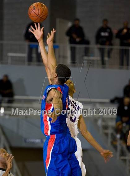 Thumbnail 3 in Lincoln vs Duncanville (Chris Bosh South Dallas Shootout) photogallery.