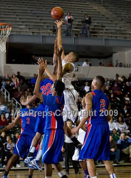 Thumbnail 3 in Lincoln vs Duncanville (Chris Bosh South Dallas Shootout) photogallery.