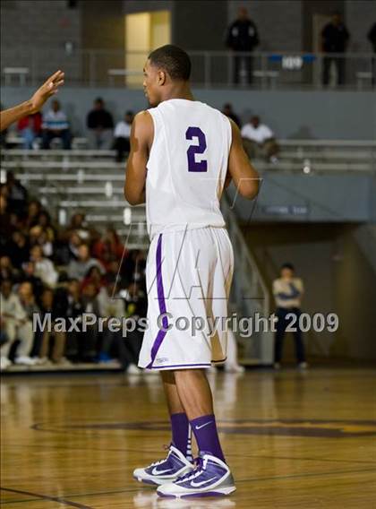 Thumbnail 2 in Lincoln vs Duncanville (Chris Bosh South Dallas Shootout) photogallery.