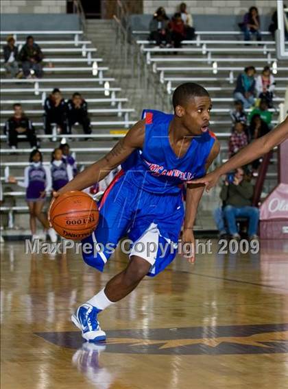 Thumbnail 1 in Lincoln vs Duncanville (Chris Bosh South Dallas Shootout) photogallery.
