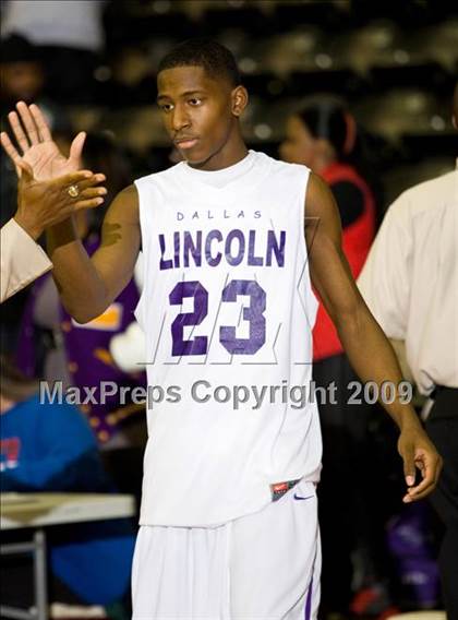 Thumbnail 2 in Lincoln vs Duncanville (Chris Bosh South Dallas Shootout) photogallery.