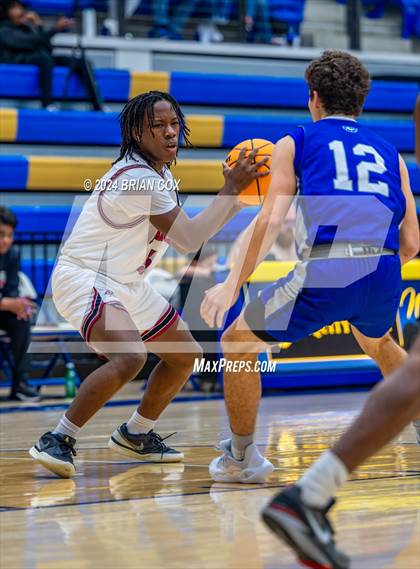 Thumbnail 1 in Carthage vs Earle (Lendel Thomas Classic) photogallery.