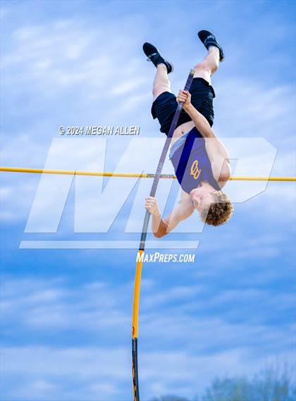 Thumbnail 1 in Bellbrook Invitational photogallery.